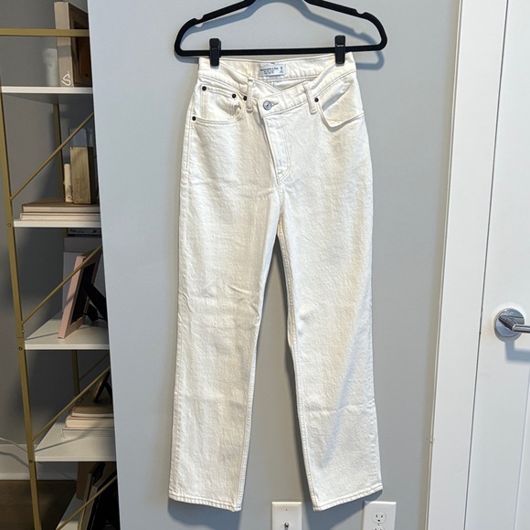 Abercrombie & Fitch Denim - Abercrombie & Fitch Off White The ‘90s Straight Ultra High Rise Jeans